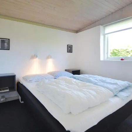 Dom wakacyjny Sardinvej With Fireplace And Shower *