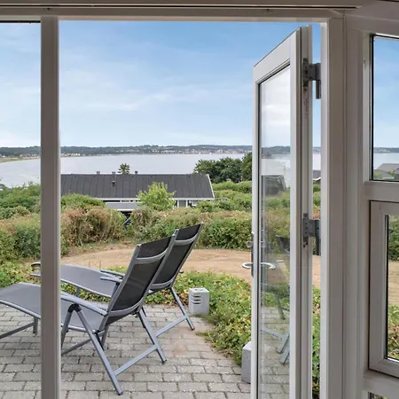 Sardinvej With Fireplace And Shower Ebeltoft